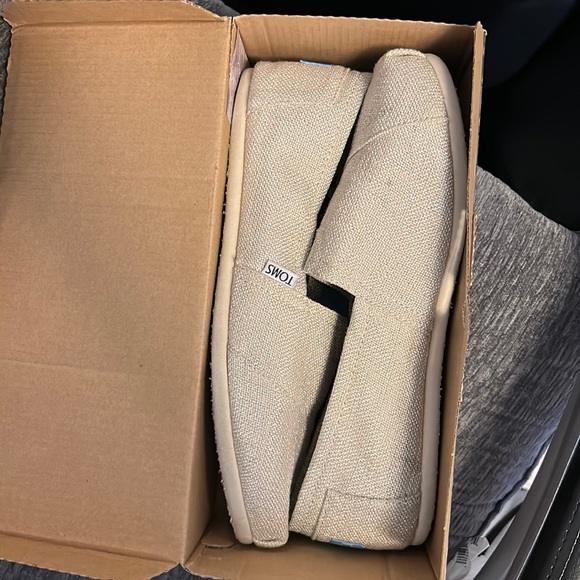 Toms - Picture 10 of 10